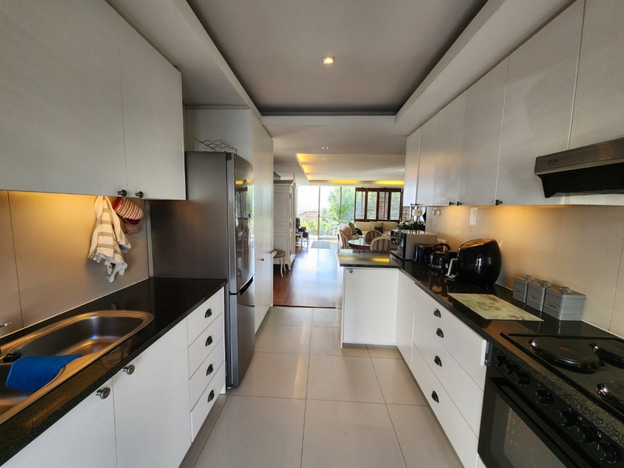 To Let 3 Bedroom Property for Rent in Green Point Western Cape